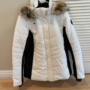 Obermeyer Tuscany II Womens Ski jacket in like new condition with faux fur trim